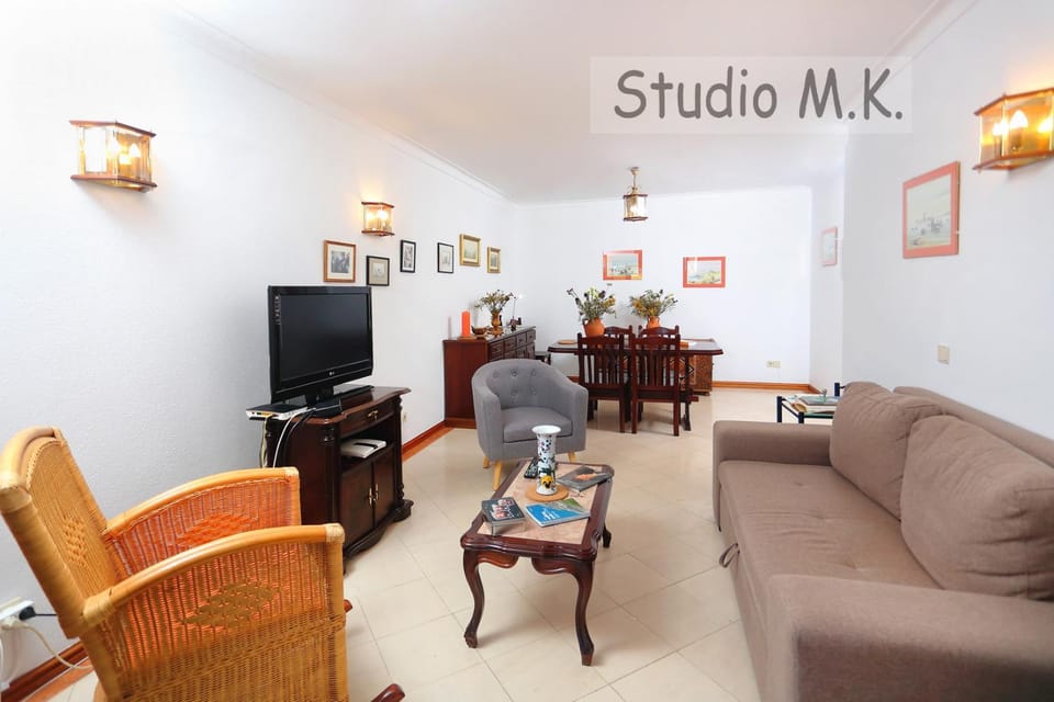 Communal lounge/ TV room, Living room, Seating area