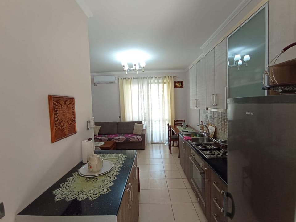 Kitchen or kitchenette, Living room, minibar, oven