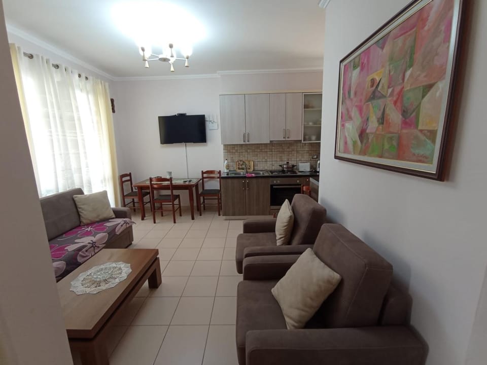 TV and multimedia, Kitchen or kitchenette, Living room, Seating area, Dining area