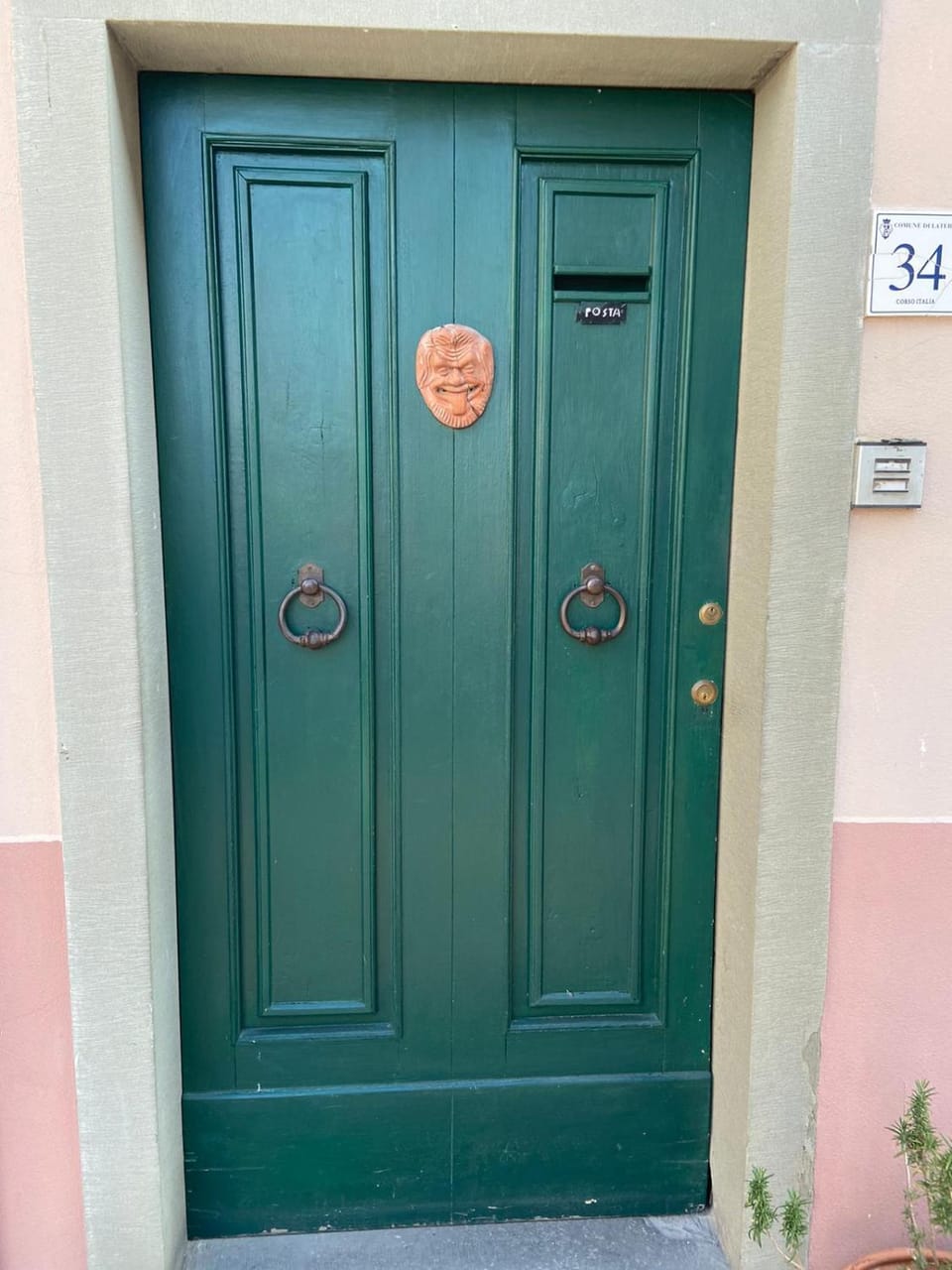 Facade/entrance