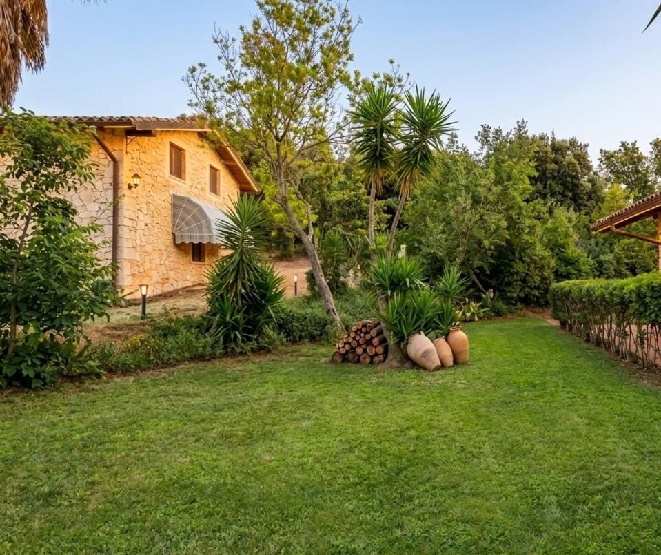Property building, Spring, Day, Natural landscape, Garden, Garden view