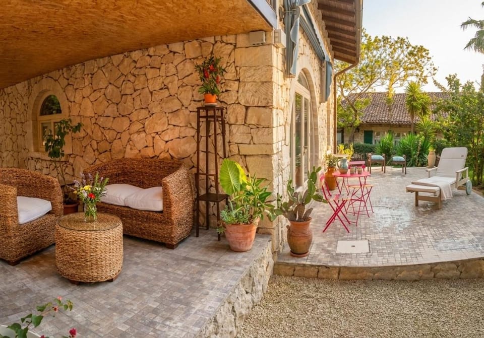 Property building, Patio, Spring, Day, Garden, View (from property/room), Balcony/Terrace, Seating area, Garden view