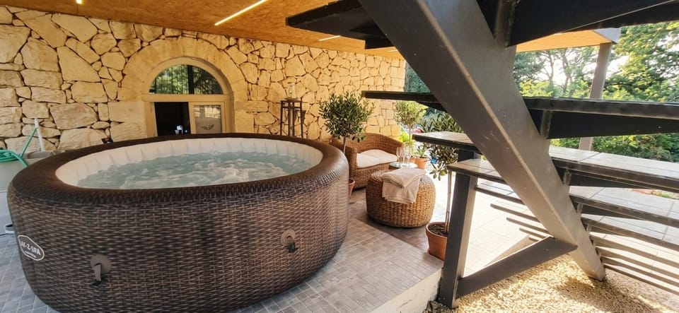 Patio, Day, Natural landscape, Hot Tub, View (from property/room), Balcony/Terrace