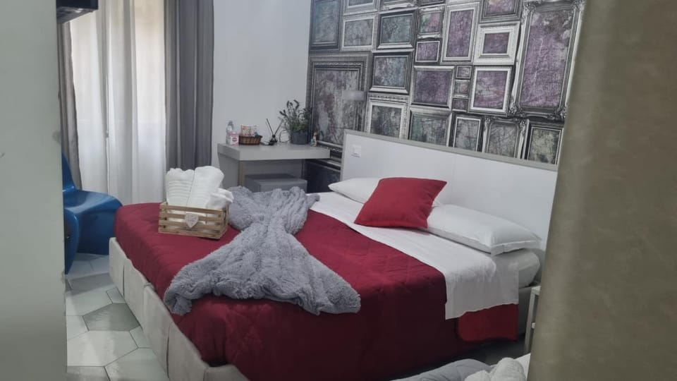 Bed, Photo of the whole room, Seating area, Breakfast, towels