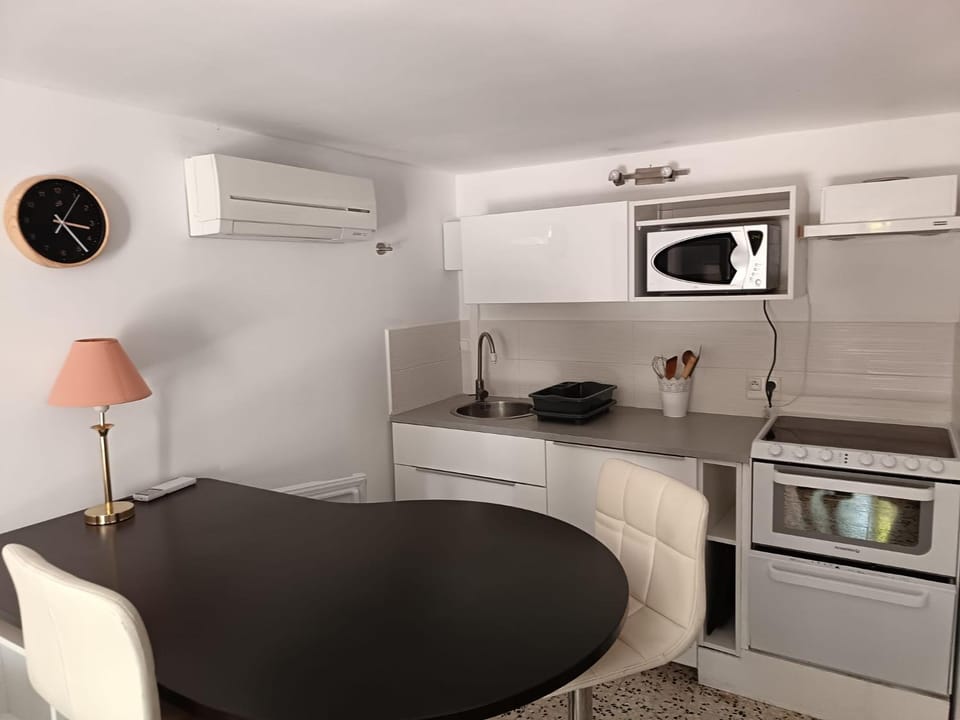 Kitchen or kitchenette, oven, stove, toaster, air conditioner