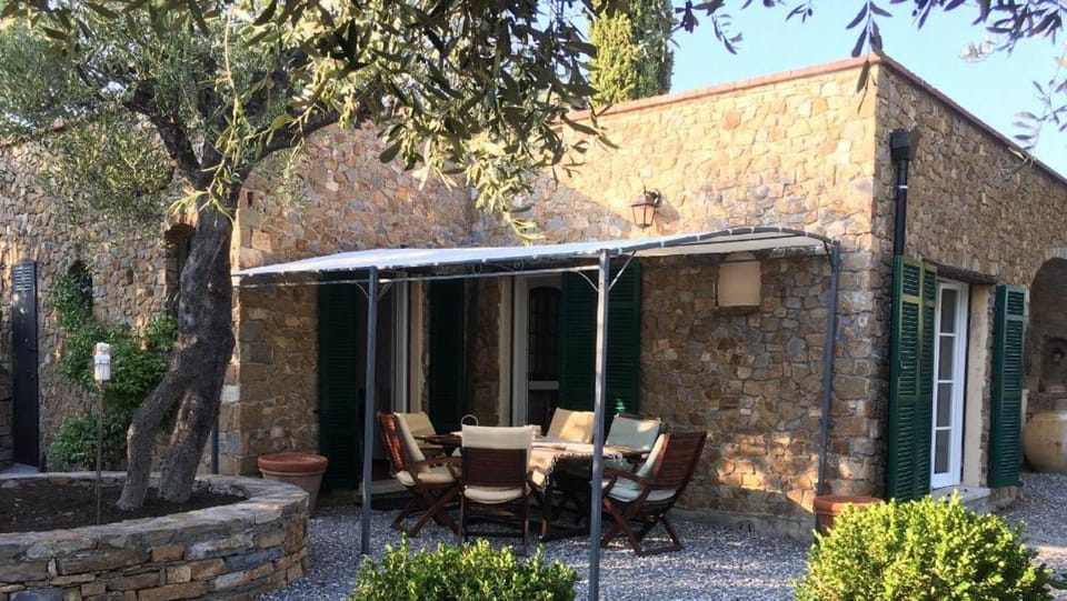 Patio, Dining area, Garden view