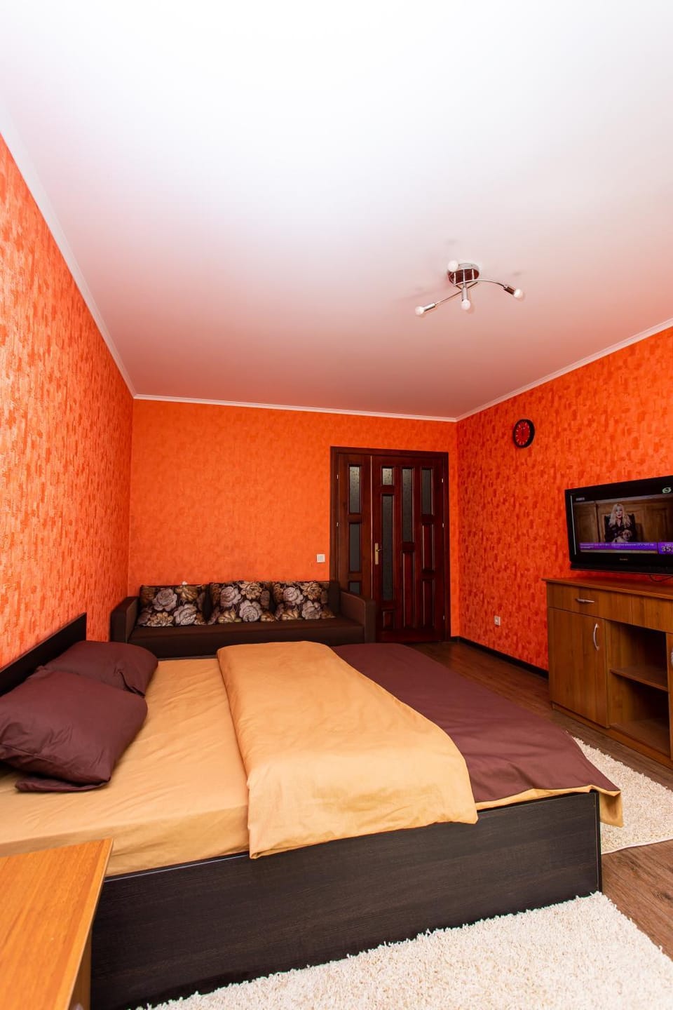 Bed, TV and multimedia, Bedroom
