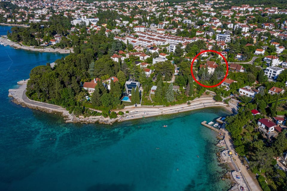 Property building, Neighbourhood, Bird's eye view, Beach, Location