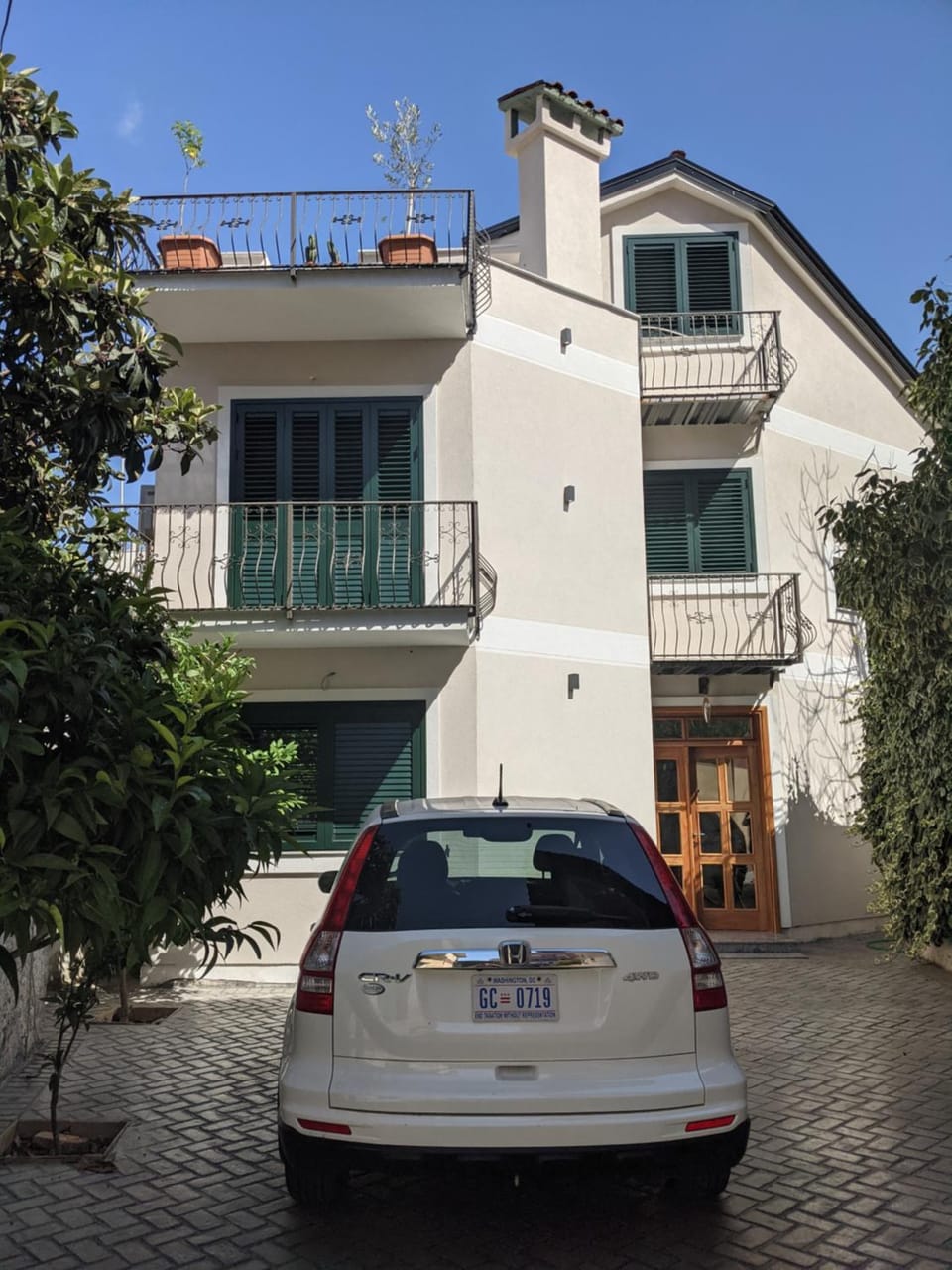 Facade/entrance