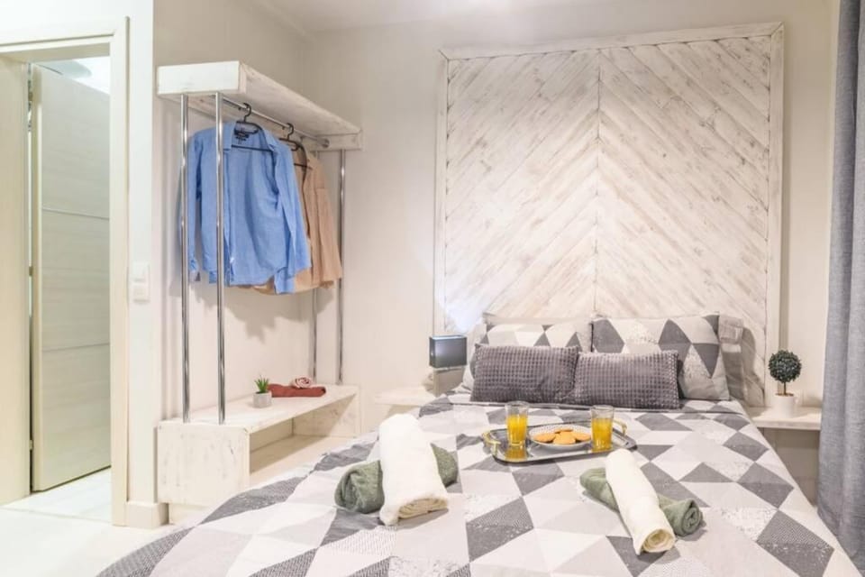 Bed, Photo of the whole room, wardrobe