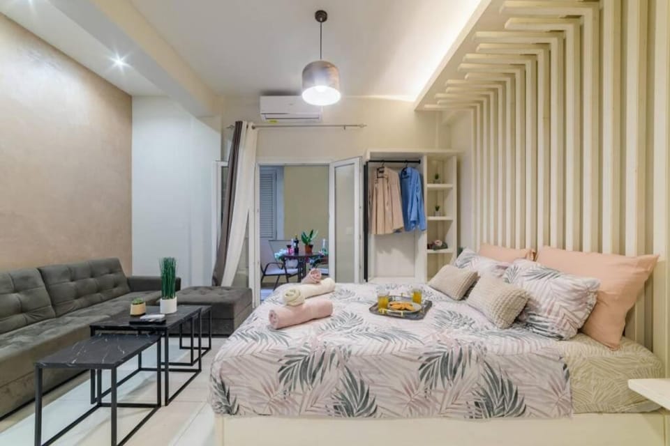 Bed, Living room