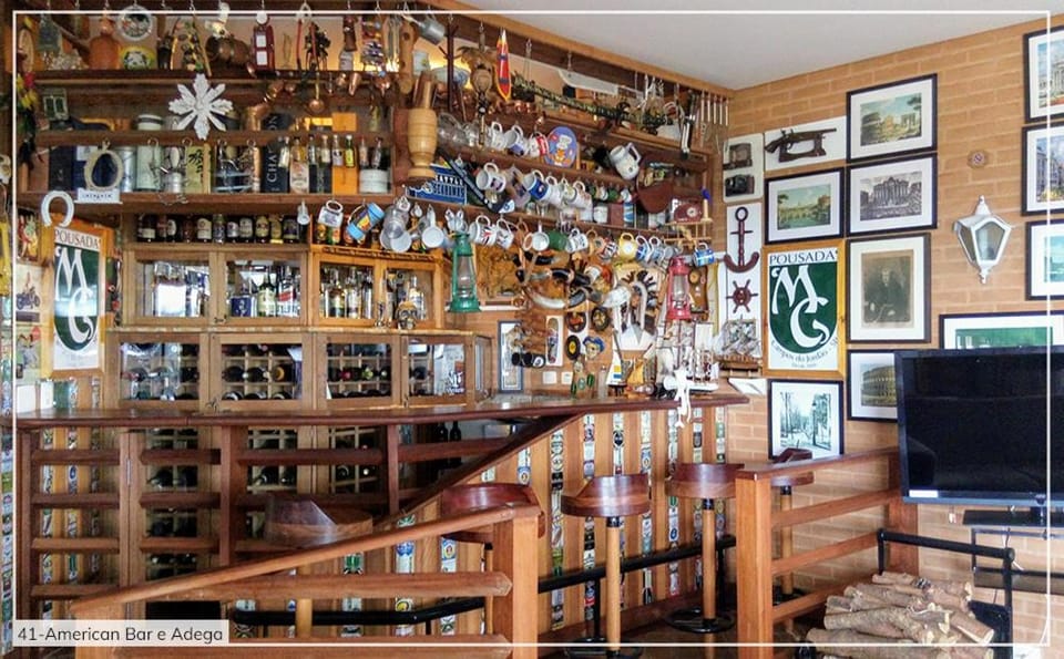Living room, Lounge or bar, flat iron