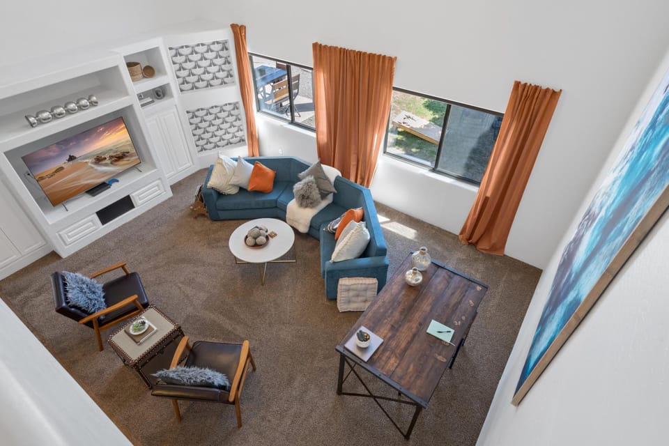 Communal lounge/ TV room, TV and multimedia, Living room, Seating area, Evening entertainment