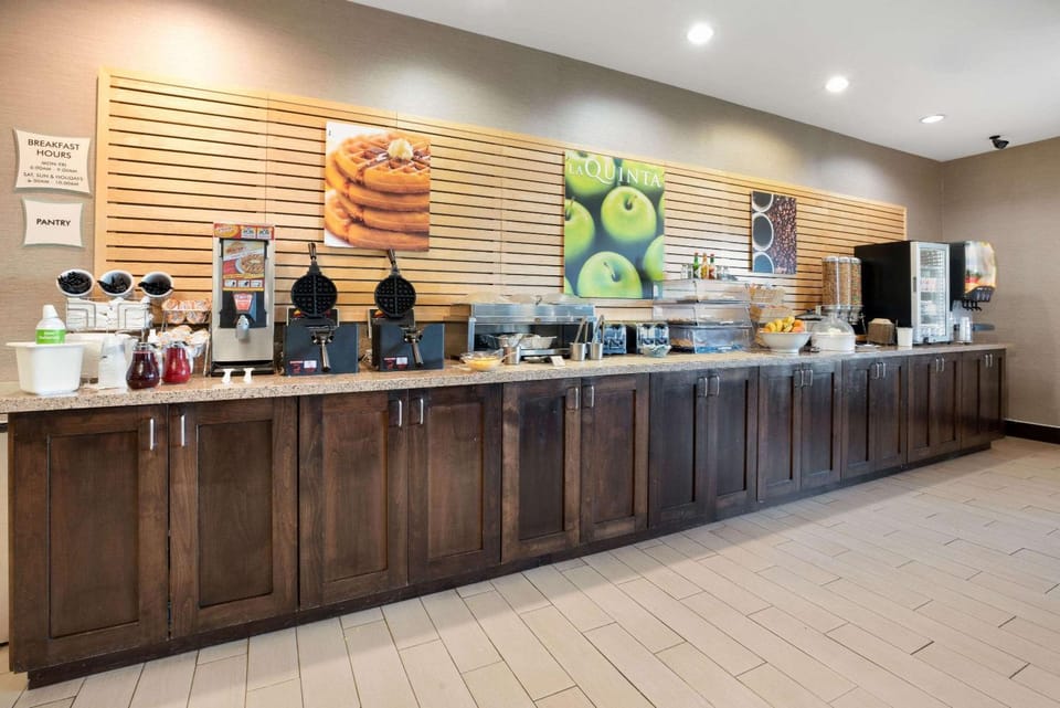 Restaurant/places to eat, Dining area, On site, Breakfast