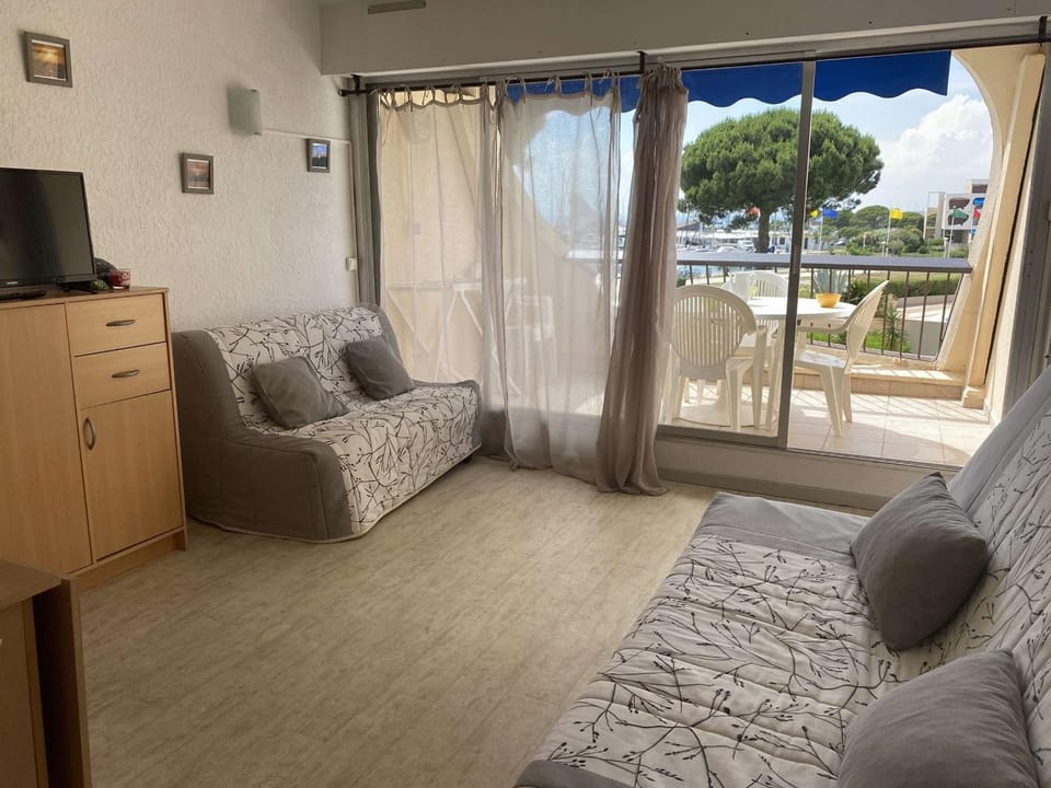 Studio 4 pers avec piscine et terrasse, Port Camargue - FR-1-250-167 Apartment in Le Grau-du-Roi