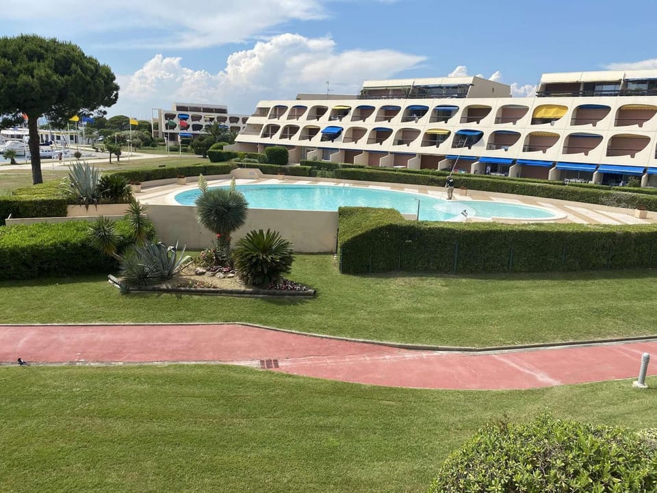 Studio 4 pers avec piscine et terrasse, Port Camargue - FR-1-250-167 Apartment in Le Grau-du-Roi
