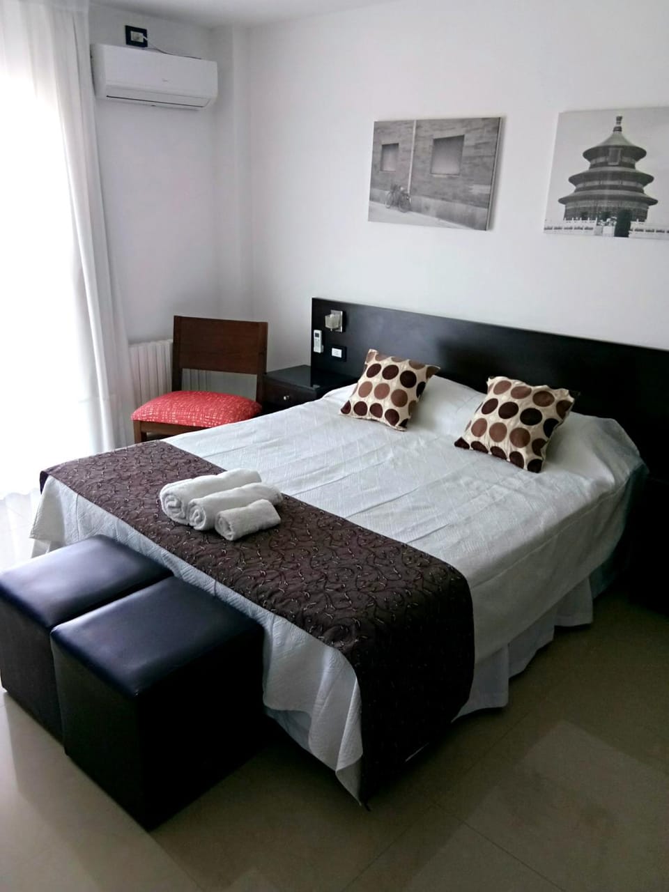 Photo of the whole room
