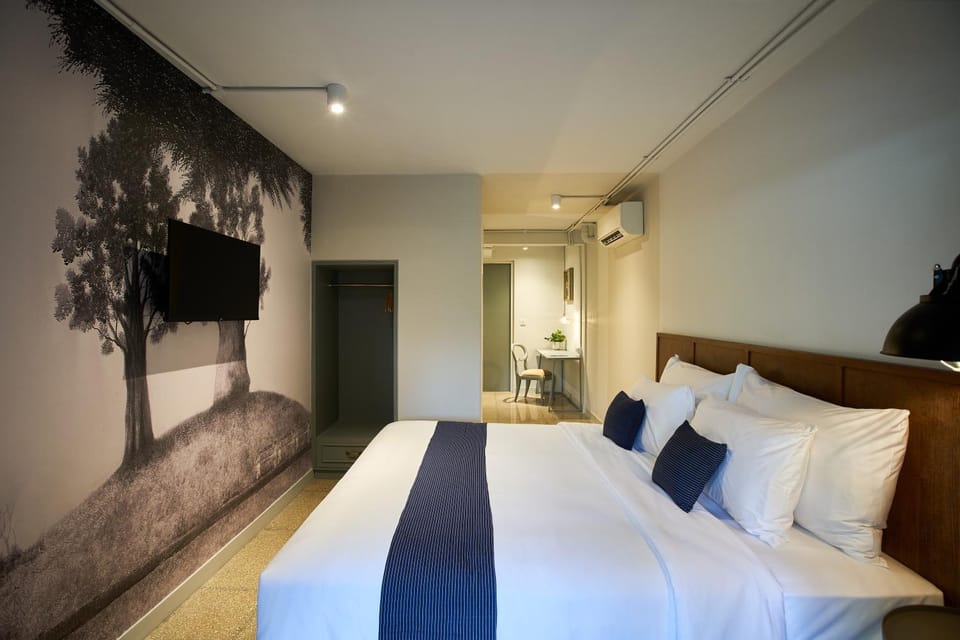 Bed, TV and multimedia, Photo of the whole room, Bedroom