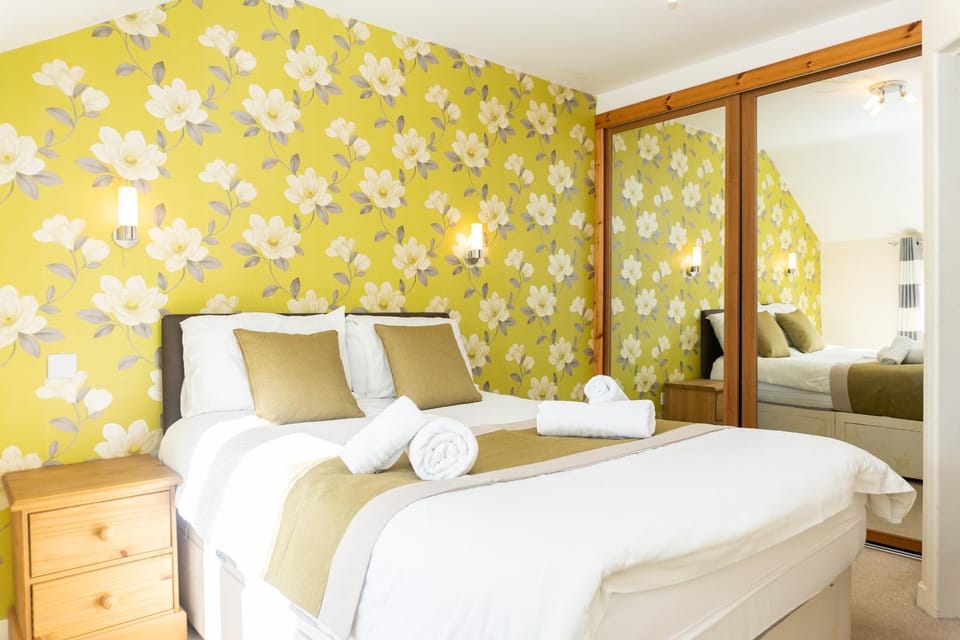 Bed, Photo of the whole room, Bedroom, wardrobe