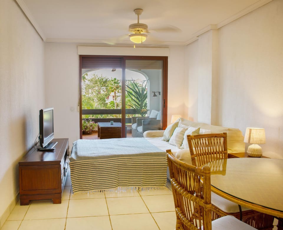 Bed, Living room