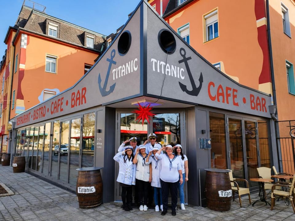 Property building, Restaurant/places to eat