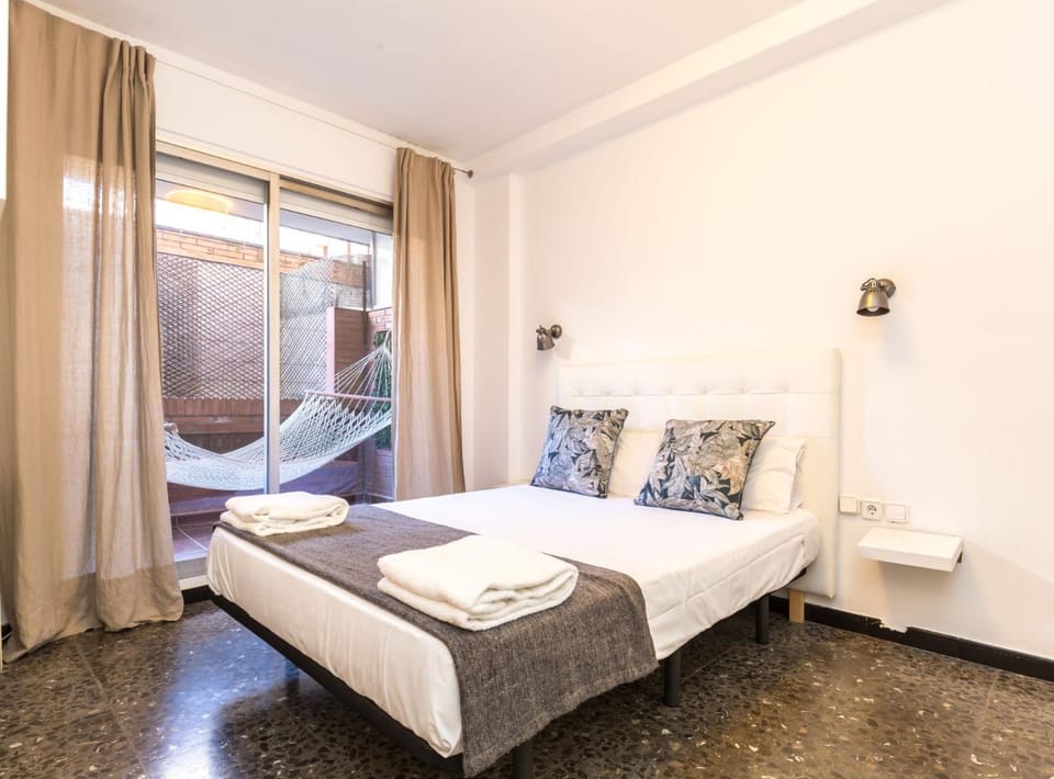Find Calm at this cozy City Sanctuary with terrace Apartment in Barcelona