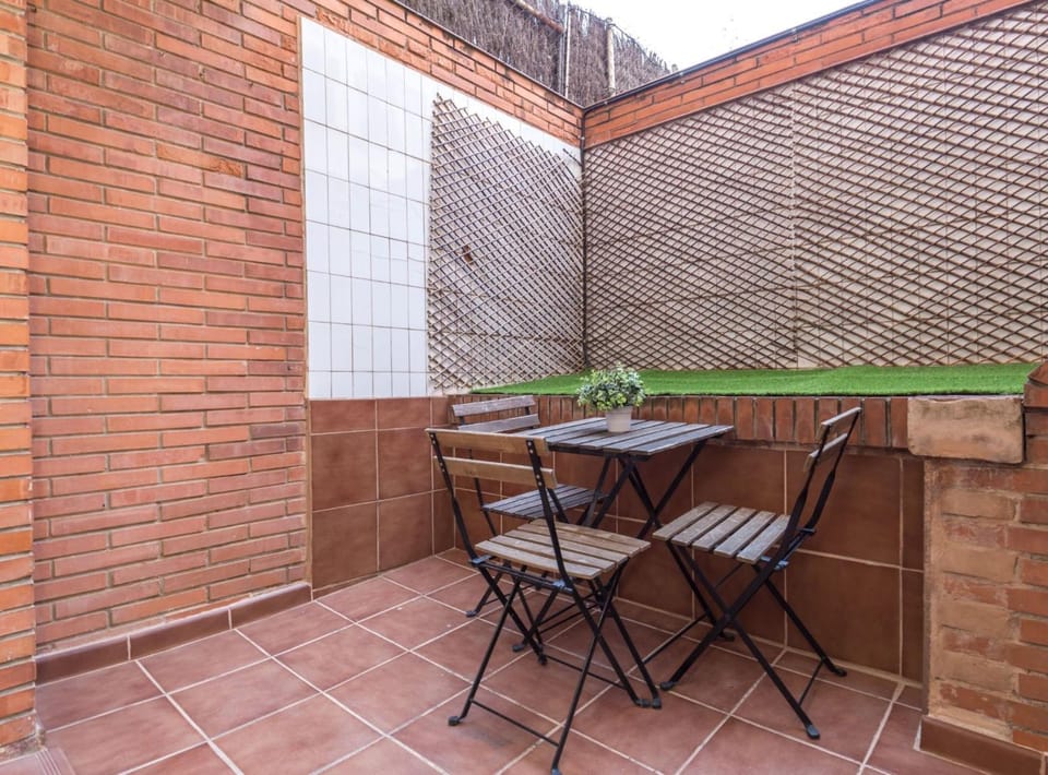 Find Calm at this cozy City Sanctuary with terrace Apartment in Barcelona