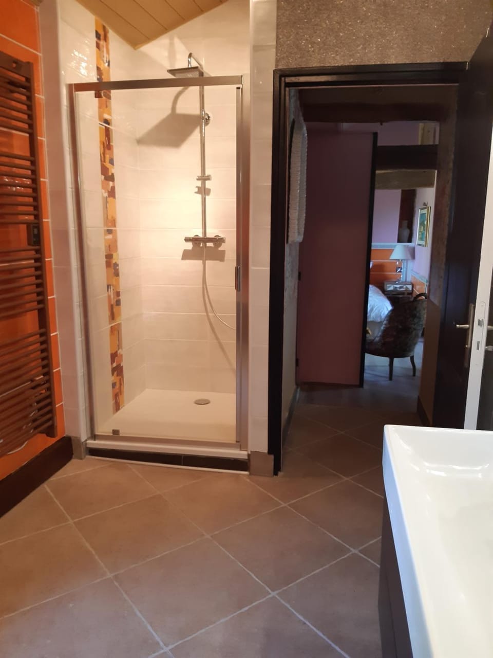 Chambre familiale avec piscine chauffée et jacuzzi Bed and Breakfast in Occitanie