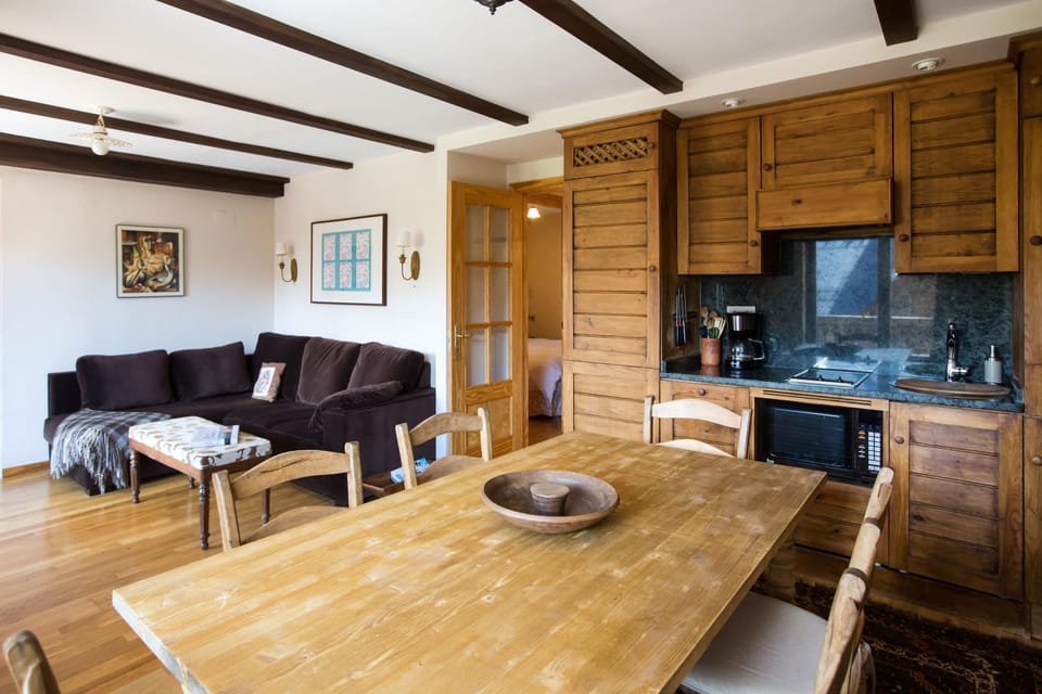 Kitchen or kitchenette, Living room