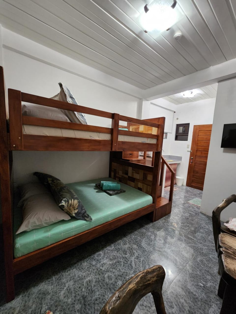 ASHBURN'S TRANSIENT Bauang La Union - BARKADA ROOM, LIMITED PARKING, SELF CHECK-IN, SELF SERVICE Hostel in La Union