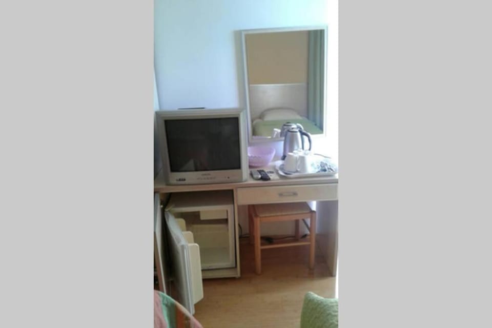 TV and multimedia, hair dresser