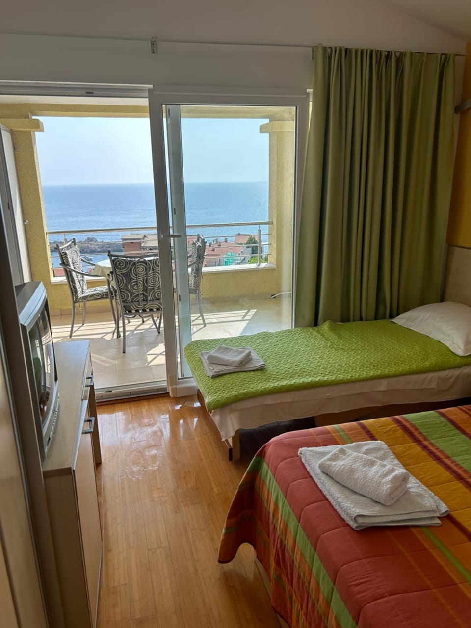 BMV room 2 with west island view Apartment in Sveti Stefan