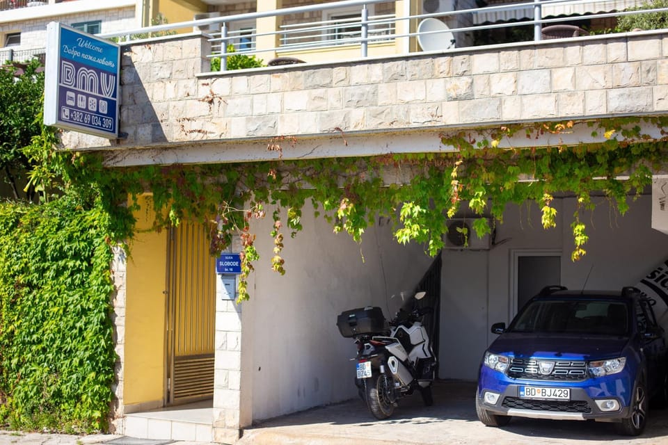 BMV room 2 with west island view Apartment in Sveti Stefan
