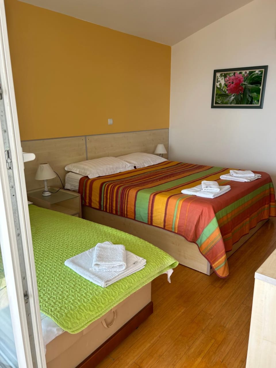 BMV room 2 with west island view Apartment in Sveti Stefan