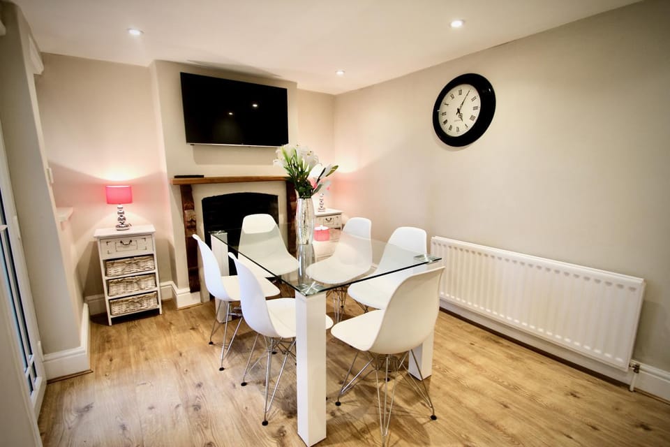 Living room, Dining area, Diving