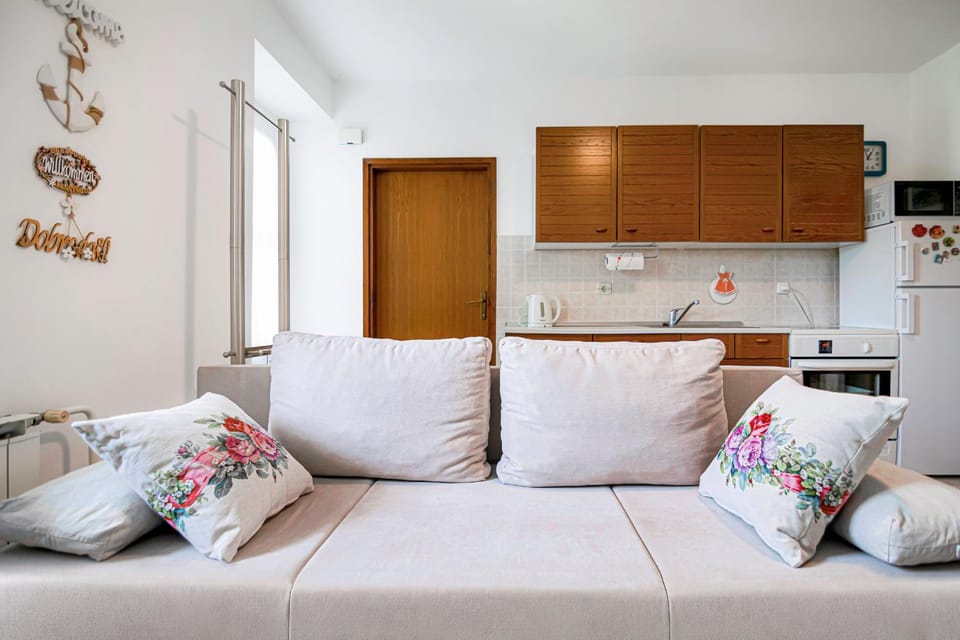 Kitchen or kitchenette, Living room, Seating area