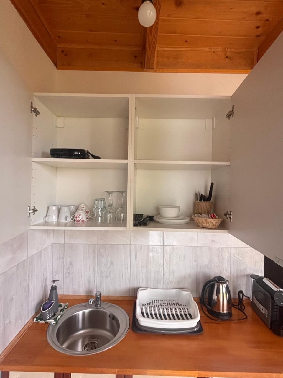 Coffee/tea facilities, Kitchen or kitchenette, stove, toaster