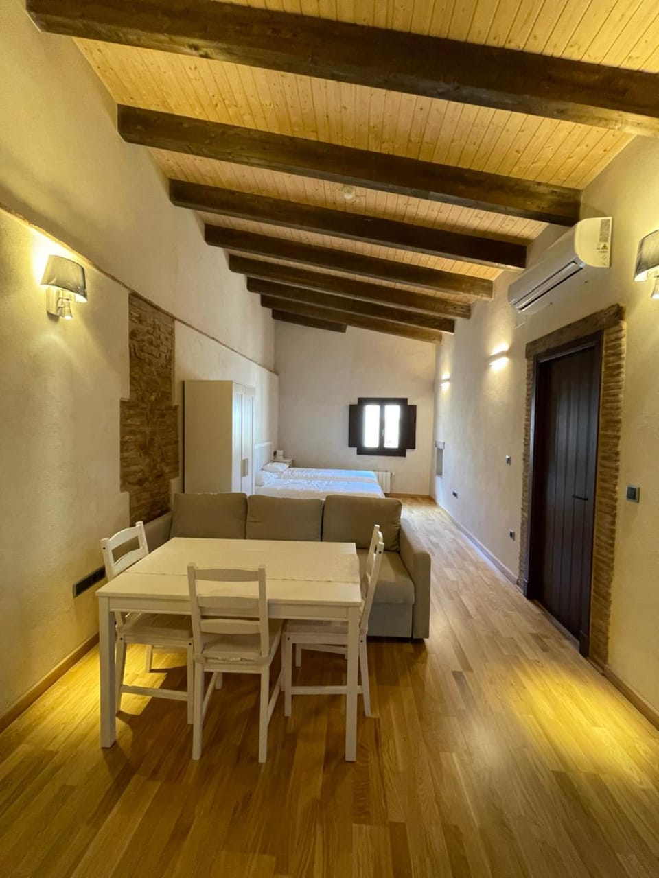 Living room, Photo of the whole room, Seating area, Dining area