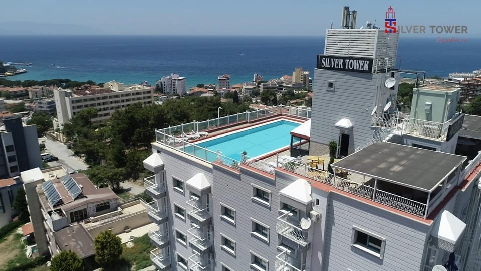 Property building, Pool view, Sea view
