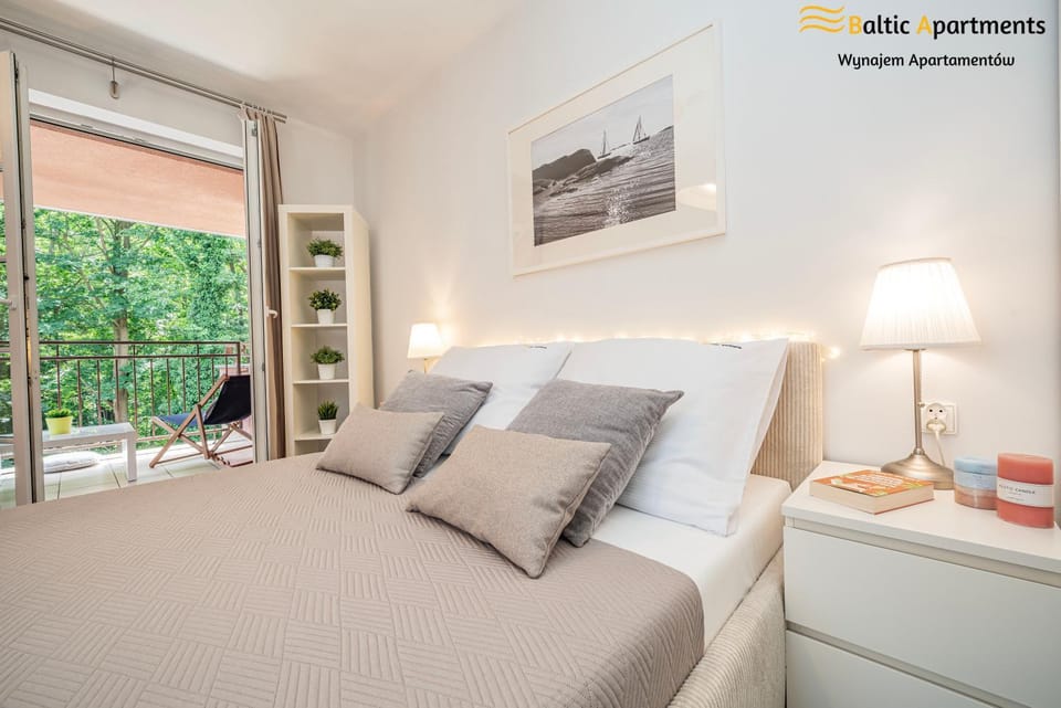 Bed, Balcony/Terrace, Decorative detail, Bedroom