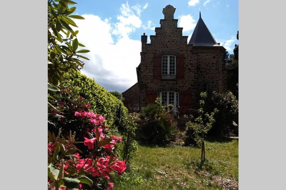 Nearby landmark, Garden