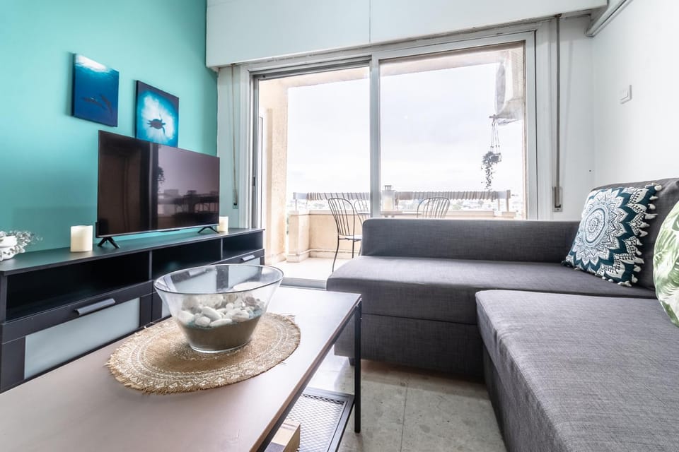 Communal lounge/ TV room, TV and multimedia, Balcony/Terrace, Living room, Seating area, Evening entertainment