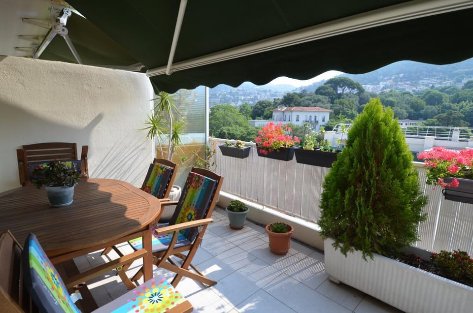 PHOENIX - Appartement 4 personnes avec superbe terrasse, clim et parking le port de Nice Apartment in Nice