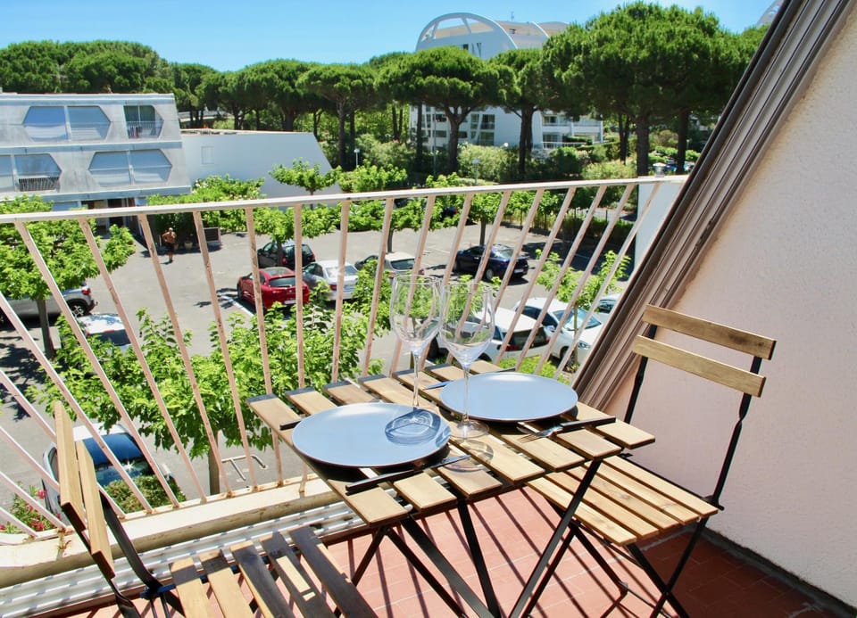 LE SERINITY - Studio 10 min des plages à pieds, wifi, parking, clim Apartment in La Grande-Motte