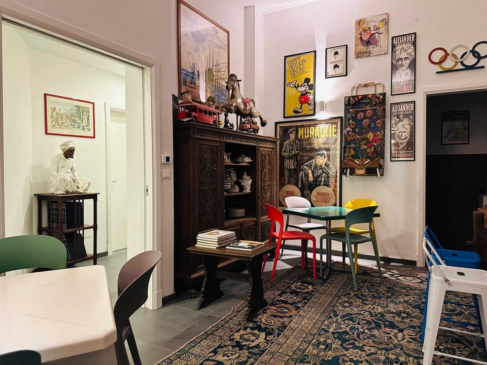 Seating area, Dining area