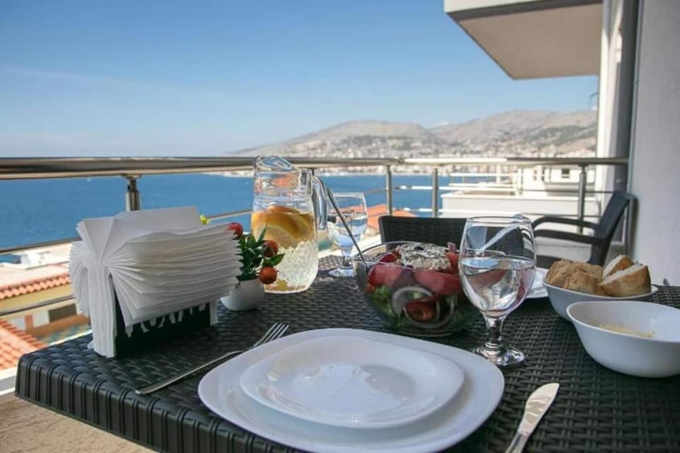 Sea View Vacation Apartment Apartment in Sarandë