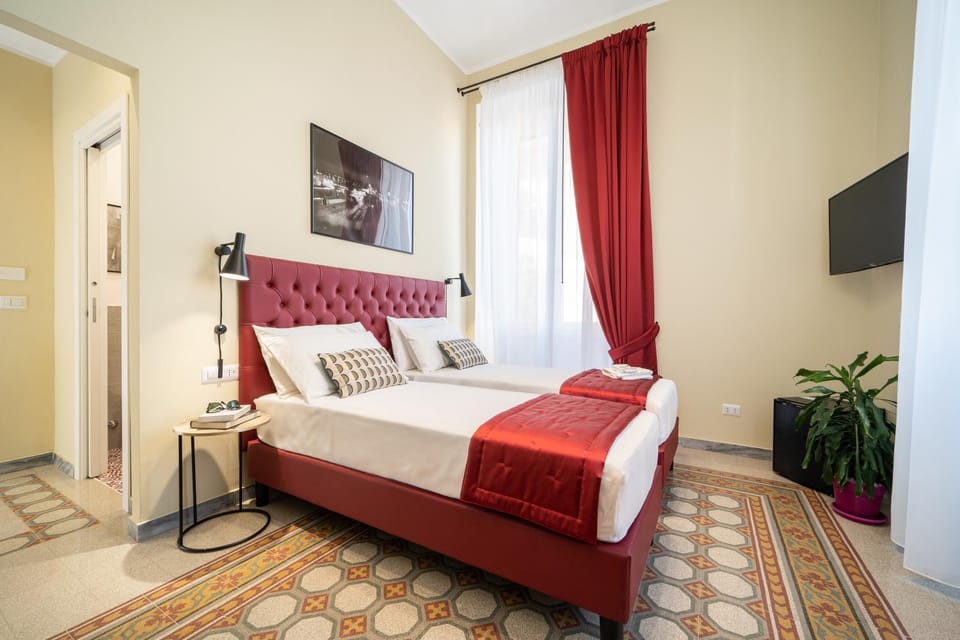 Bedroom, City view