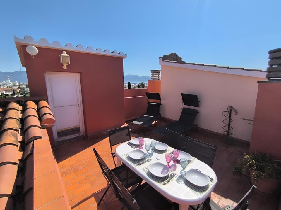 391-apartamento duplex cerca playa y centro Apartment in Alt Empordà