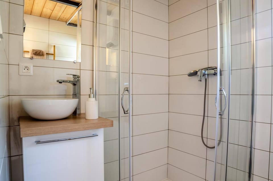 Les Petits Ecrins - Chalets avec spas privatifs Chalet in Provence-Alpes-Côte d'Azur