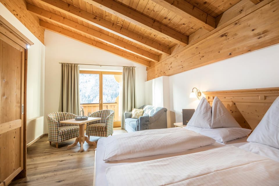 Bedroom, Mountain view